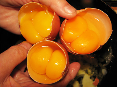 Tre ägg med dubbla gulor
